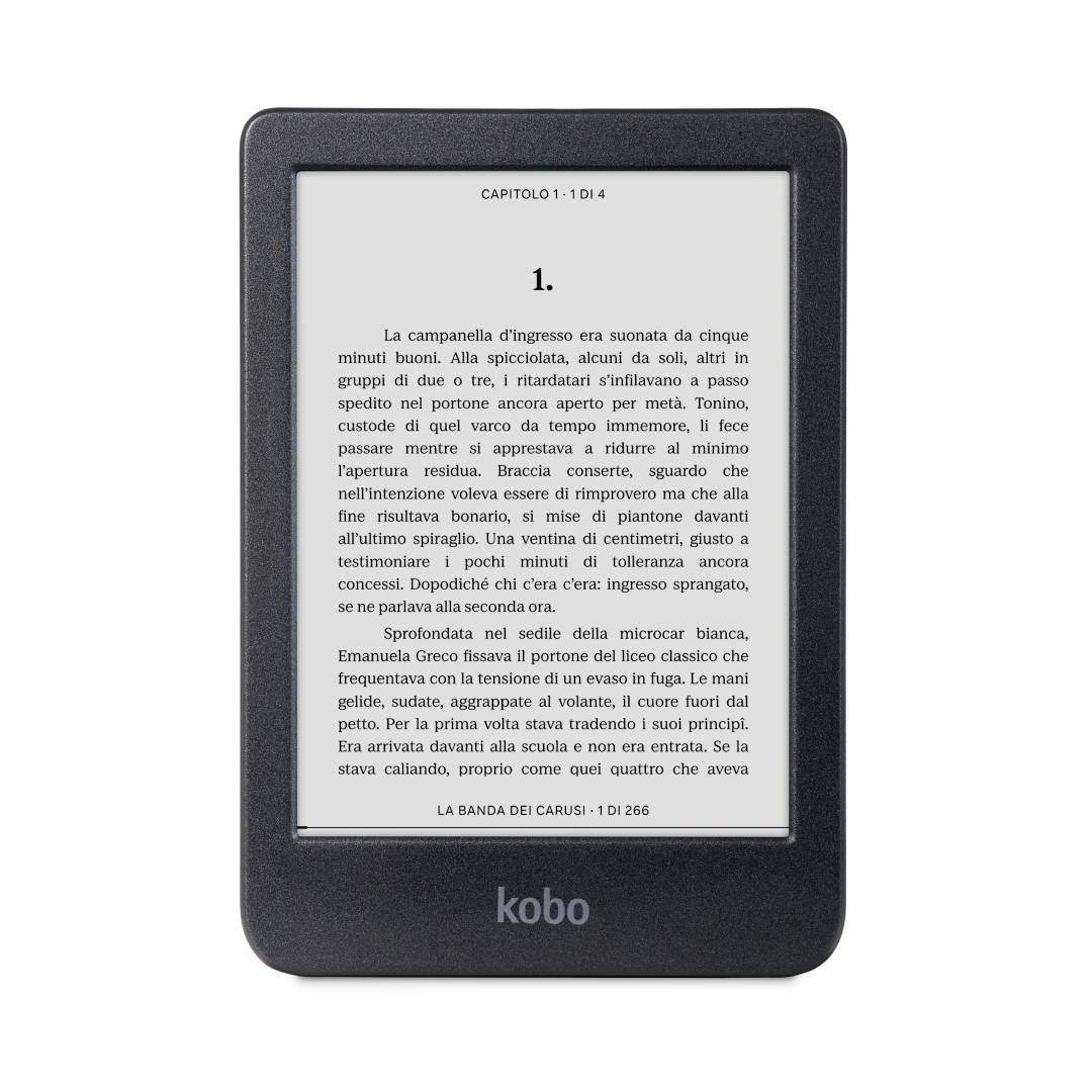 Ein E-Reader zeigt den Text eines Buches auf Italienisch an und ist bei Kapitel 1 aufgeschlagen. Die Marke 