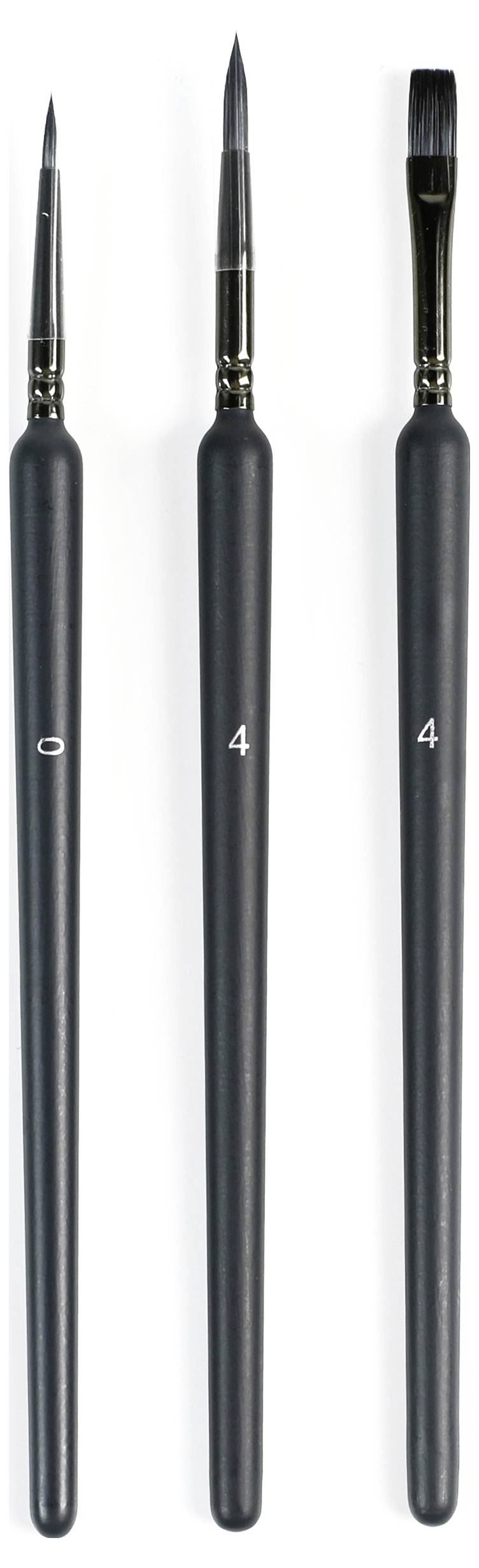 Drei schwarze Pinsel mit verschiedenen Spitzenformen: eine spitze Spitze links, eine feine Spitze in der Mitte und eine flache Spitze rechts.