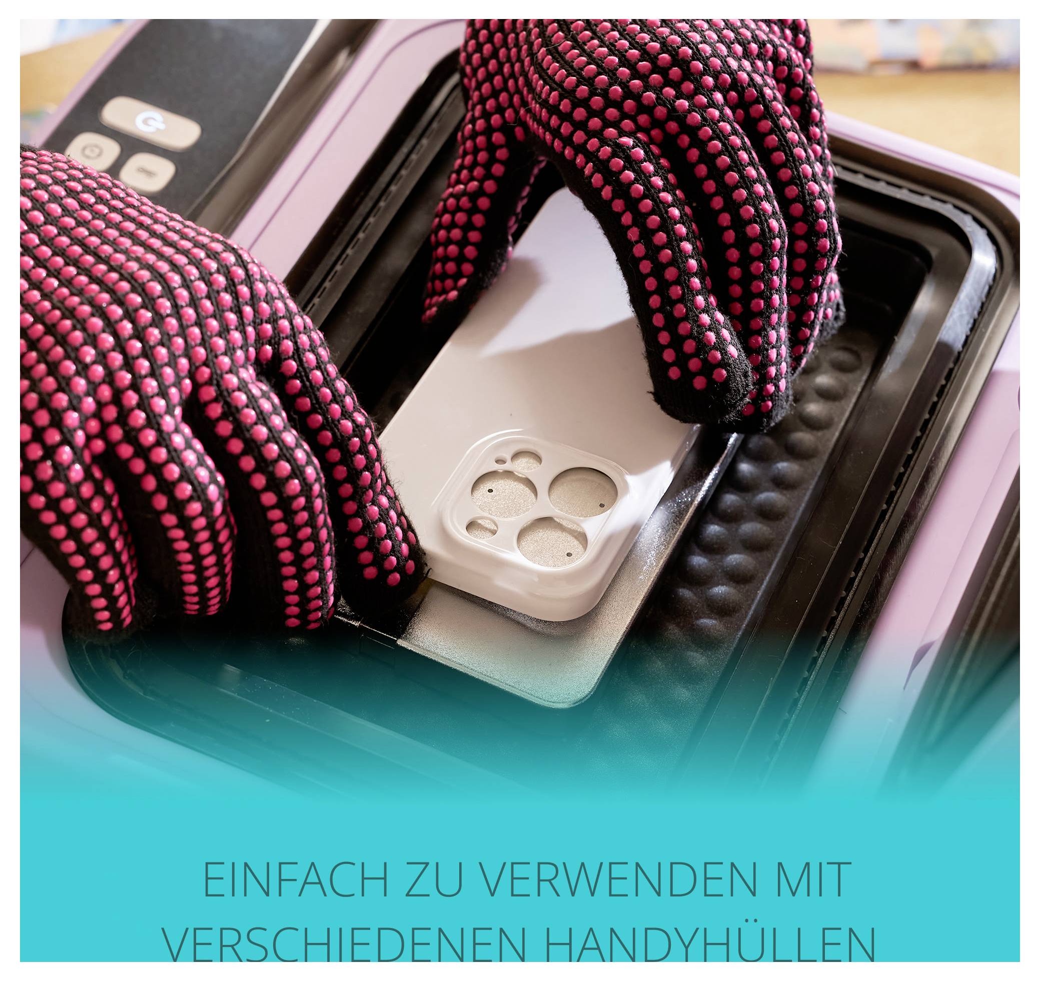 Eine Person nutzt Design-Software, um passende Handyhülle und Hintergrundbild-Designs mit einer Katze mit Sonnenbrille und Wassermelonen zu erstellen. Text: „Kompatibel mit Android iOS. Kostenlose Design-Software. Kein Abonnement notwendig.