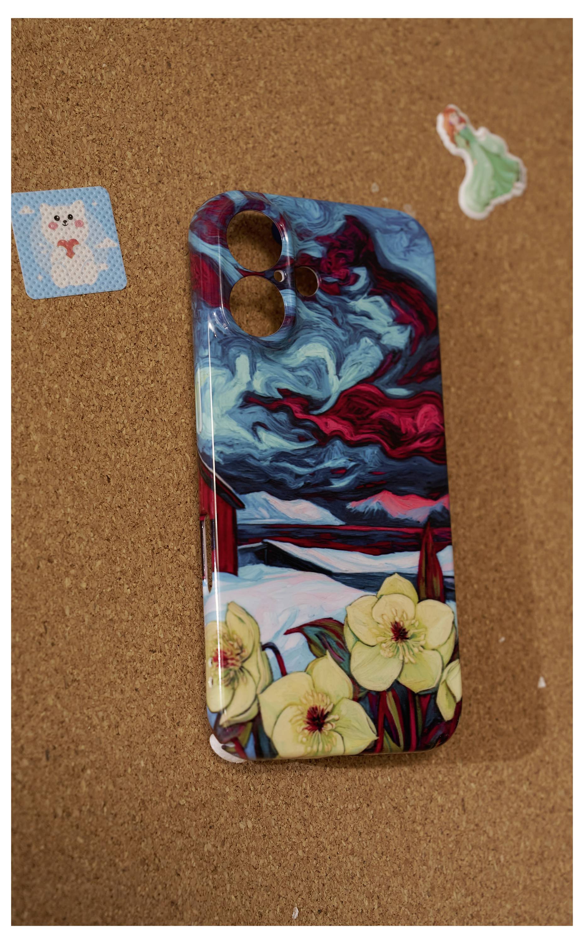 Ein schwarzes Blech mit drei leeren quadratischen Aussparungen für Elektroschalter oder Steckdosen.