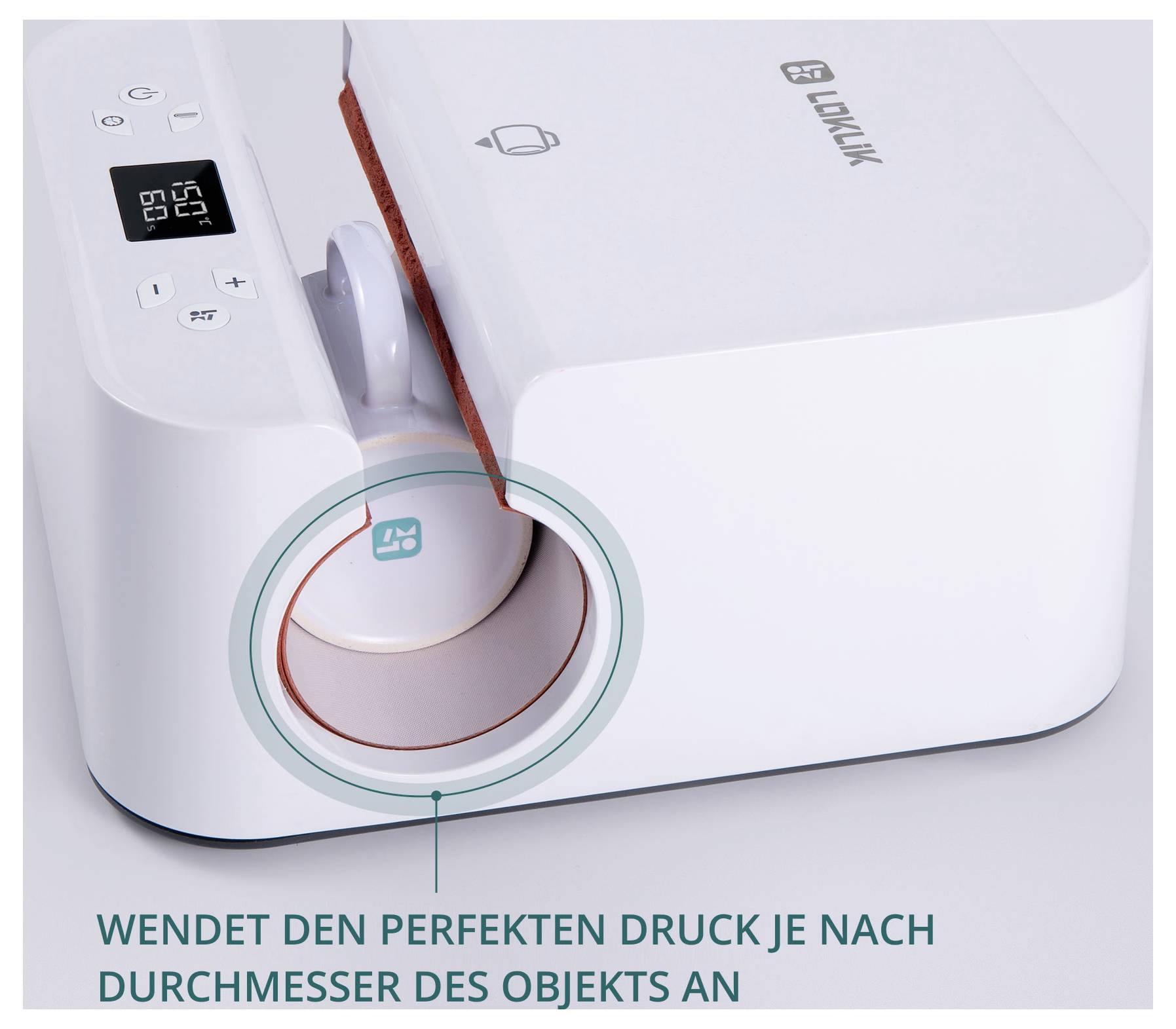 Ein weißes Gerät mit digitaler Anzeige wendet verstellbaren Druck auf Objekte an. Der deutsche Text lautet: „Wendet perfekten Druck je nach Objektdurchmesser an.