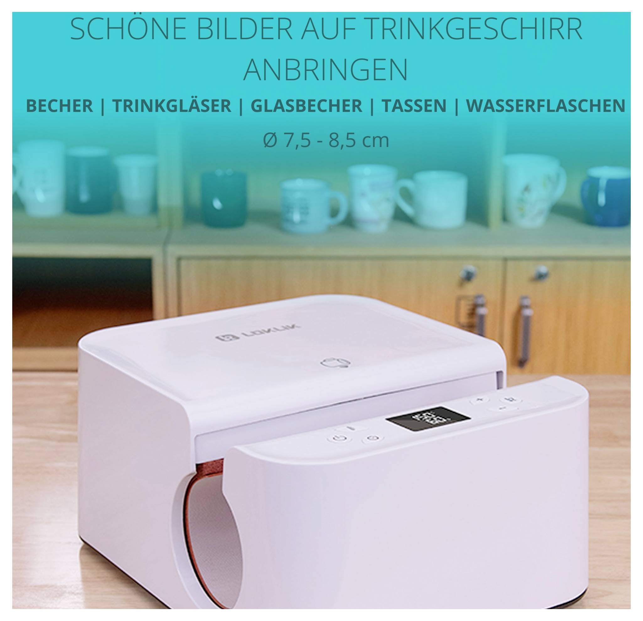 Ein Etikettendrucksystem zur individuellen Gestaltung von Trinkgefäßen steht auf einer Theke. Im Hintergrund werden verschiedene Tassen und Becher präsentiert.