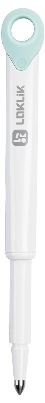 Ein weißer Kugelschreiber mit einer hellblauen Schlaufe auf der Kappe, mit dem Logo 