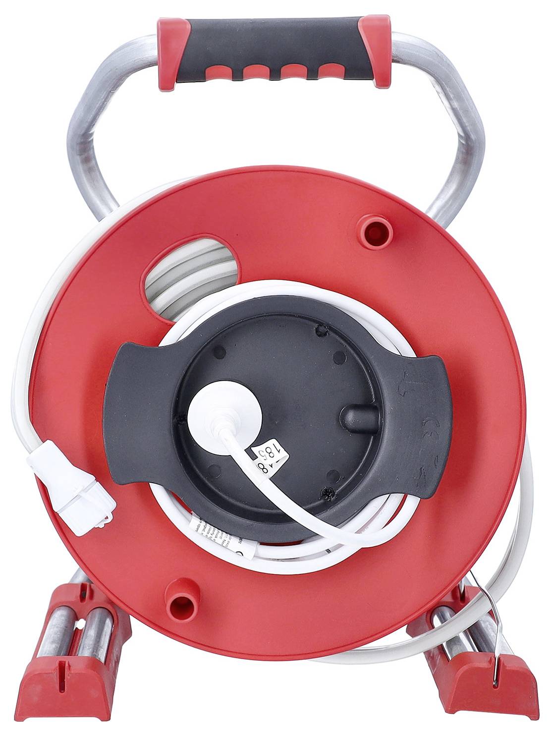 Eine rot-schwarze Kabelrolle mit aufgewickeltem weißem Stromkabel, das auf einem Metallrahmen steht und zur Verlängerung der Entfernung der elektrischen Verbindung verwendet wird.