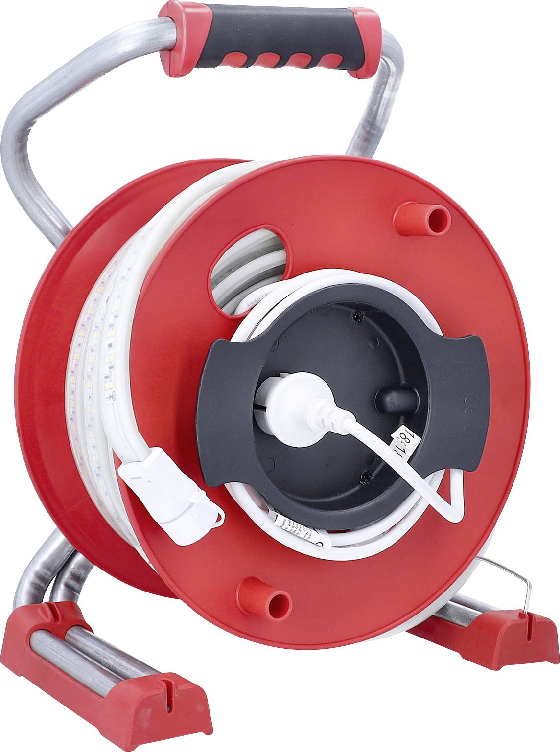 Eine rote Kabelrolle mit schwarzem Griff wird gezeigt, die ein weißes Stromkabel aufgewickelt hat. Die Rolle steht auf Metallbeinen.