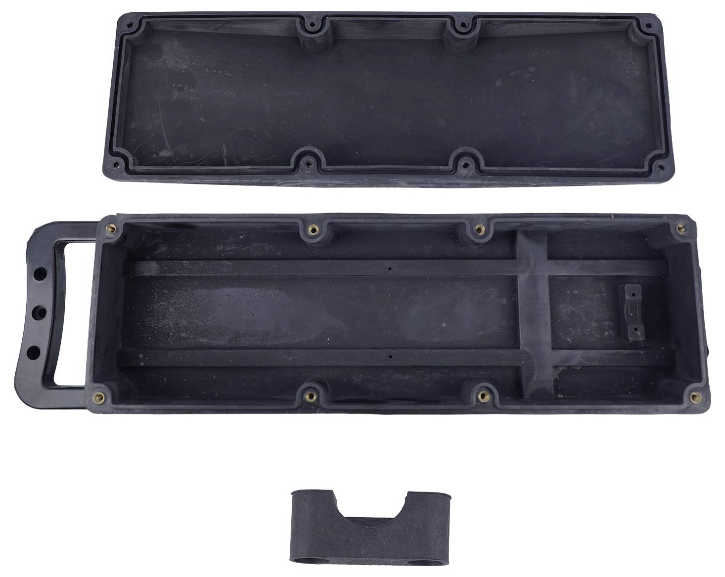 Eine weiße, schlanke Computertastatur mit Ziffernblock und Funktionstasten, von oben betrachtet.