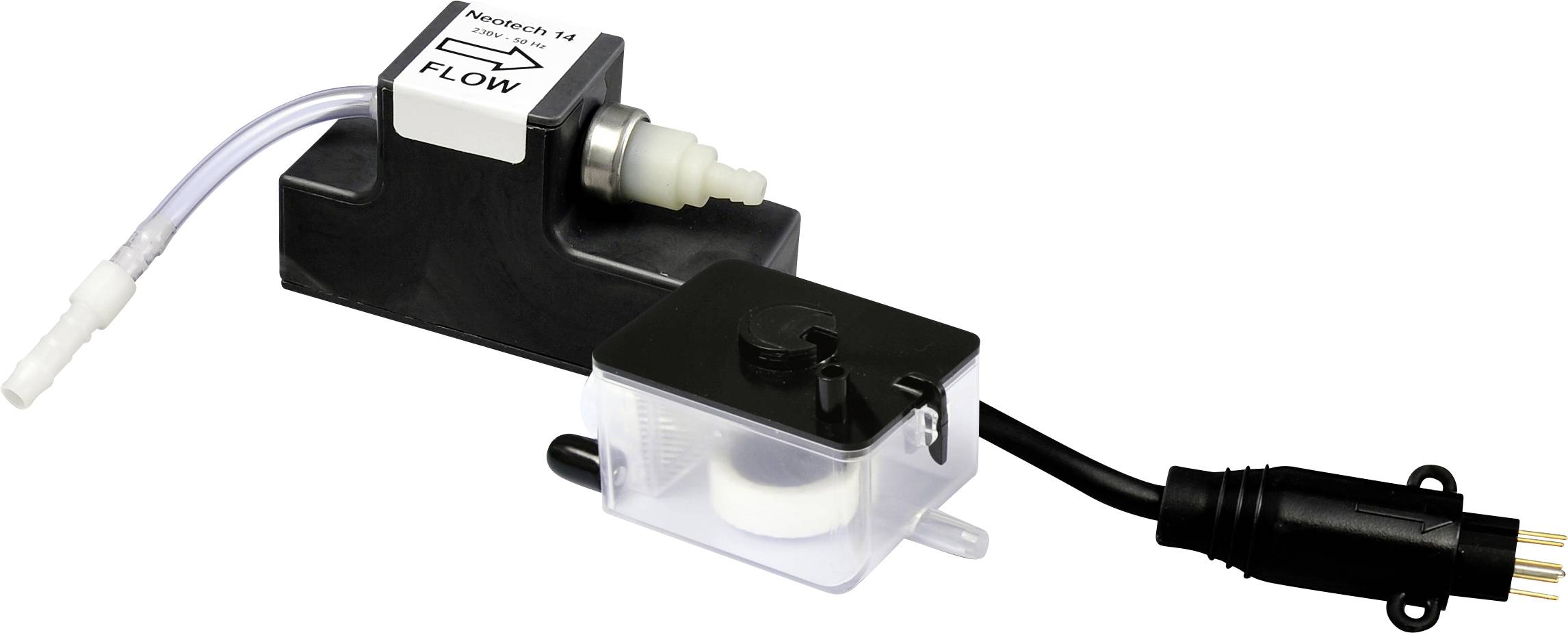 Ein Durchflusssensor mit einem Pfeil, der die Richtung anzeigt, befestigt an Schläuchen und einem Stecker mit Drähten, wird zur Messung des Fluidstroms verwendet.