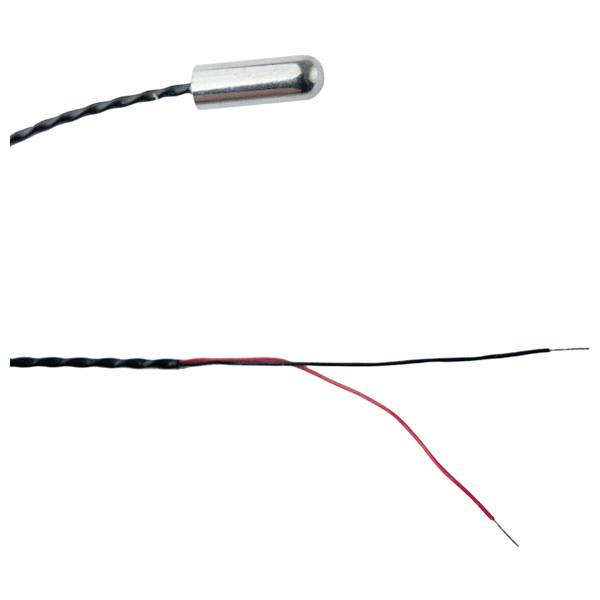 Ein Temperatursensor mit einer Metalllanze und zwei dünnen Drähten, schwarz und rot, die vom verdrillten Kabel verlaufen.