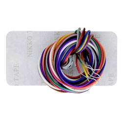 Ein aufgerolltes Bündel farbenfroher Drähte auf einer weißen Karte mit der Aufschrift 