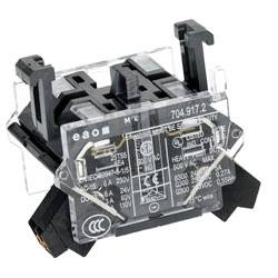 Eine schwarze elektronische Komponente mit beschrifteten Anschlüssen und Zertifizierungssymbolen, die normalerweise in Schaltkreisen zur Steuerung oder Signalgebung verwendet wird.