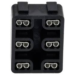 Ein schwarzer Elektrostecker mit acht Stiftkontakten, die in zwei vertikalen Spalten angeordnet sind, wird zum Anschließen von Drähten oder Schaltungskomponenten verwendet.