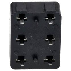 Ein schwarzes elektronisches Bauteil mit sechs Metallanschlüssen, die in zwei Reihen auf einer Seite angeordnet sind.