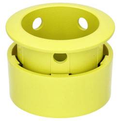Ein gelbes zylindrisches Objekt mit Löchern, möglicherweise ein Teil oder Adapter, das für mechanische oder Sanitärzwecke entwickelt wurde.