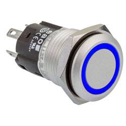 Ein runder metallischer Druckknopfschalter mit beleuchteten blauen Ring und gekennzeichneten Anschlüssen.