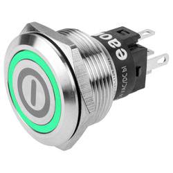 Eine Nahaufnahme eines metallischen Druckknopfes mit einem grünen LED-Ring und Stromsymbol, der zum Aktivieren oder Deaktivieren elektronischer Geräte verwendet wird.