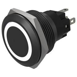 Ein schwarzer, runder Druckschalter mit metallischer sechseckiger Basis und weißem LED-Ring. Der Schalter verfügt über drei Anschlussbolzen.