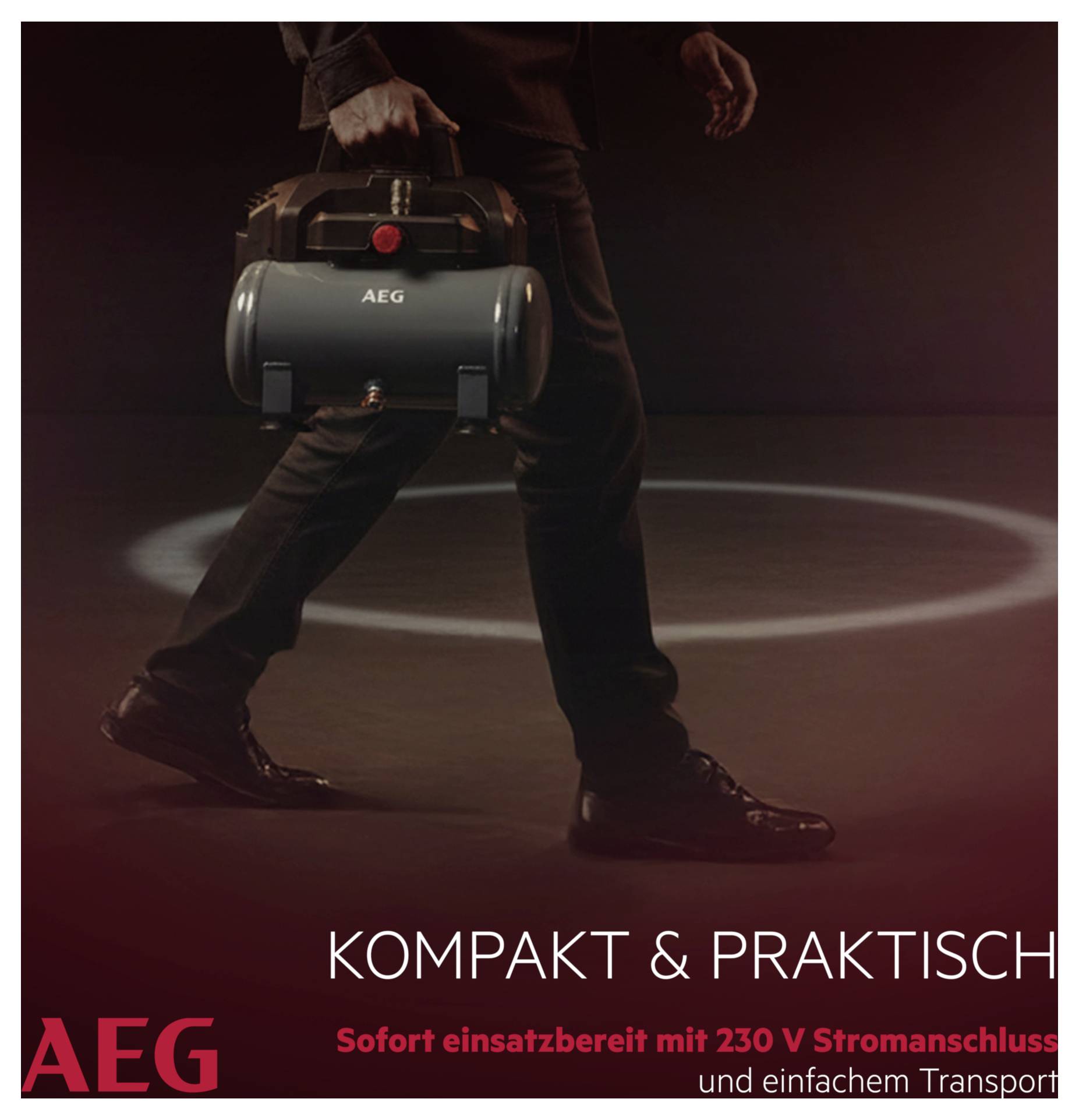 Ein Mann trägt einen kompakten, tragbaren Kompressor von AEG. Text: 'Kompakt & Praktisch', 'Sofort einsatzbereit mit 230 V Stromanschluss'.