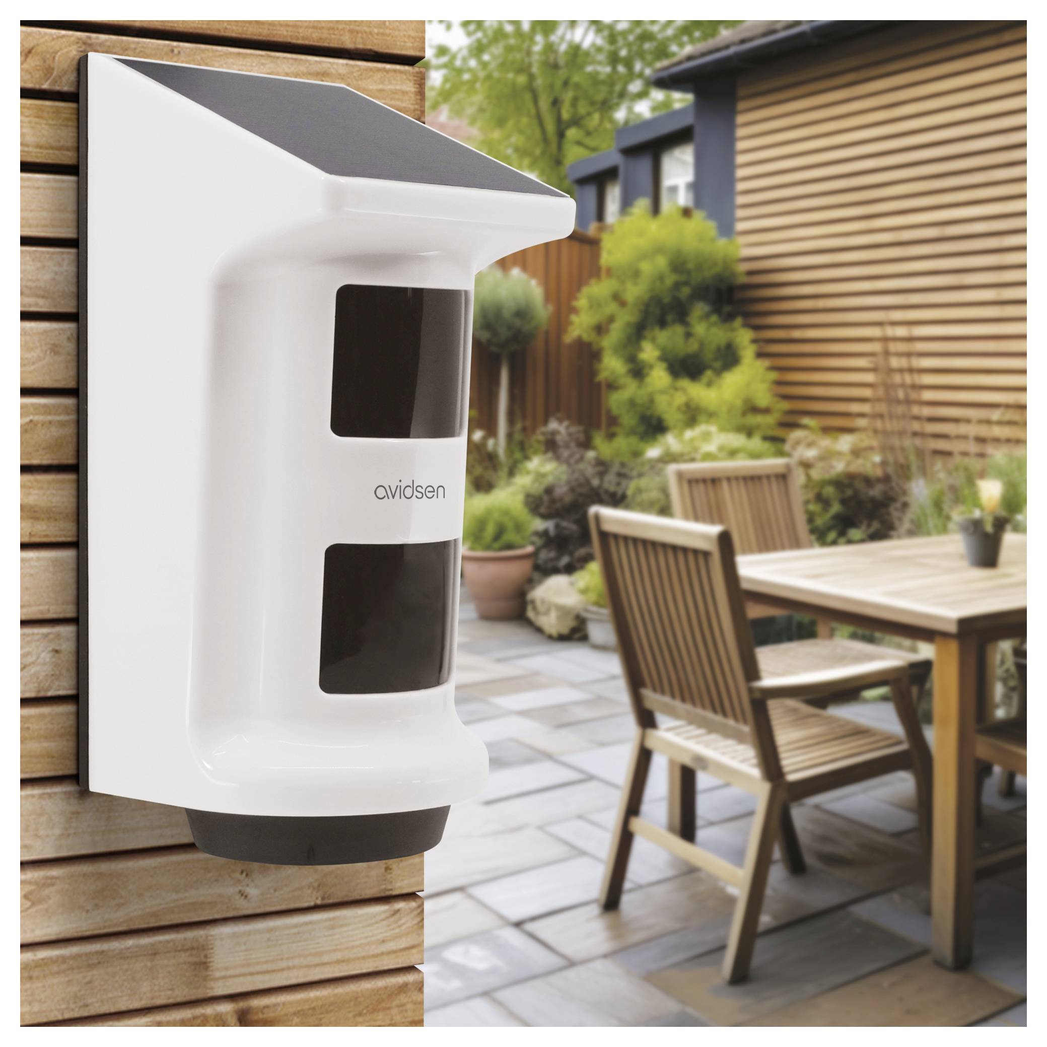 Eine weiße Outdoor-Sicherheitskamera mit 