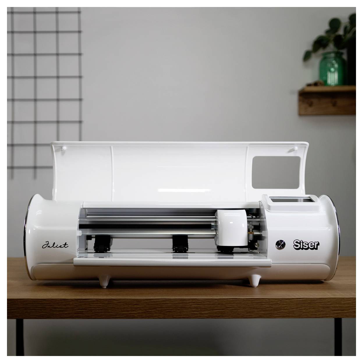 Eine weiße Desktop-Schneidemaschine mit der Bezeichnung „Juliet