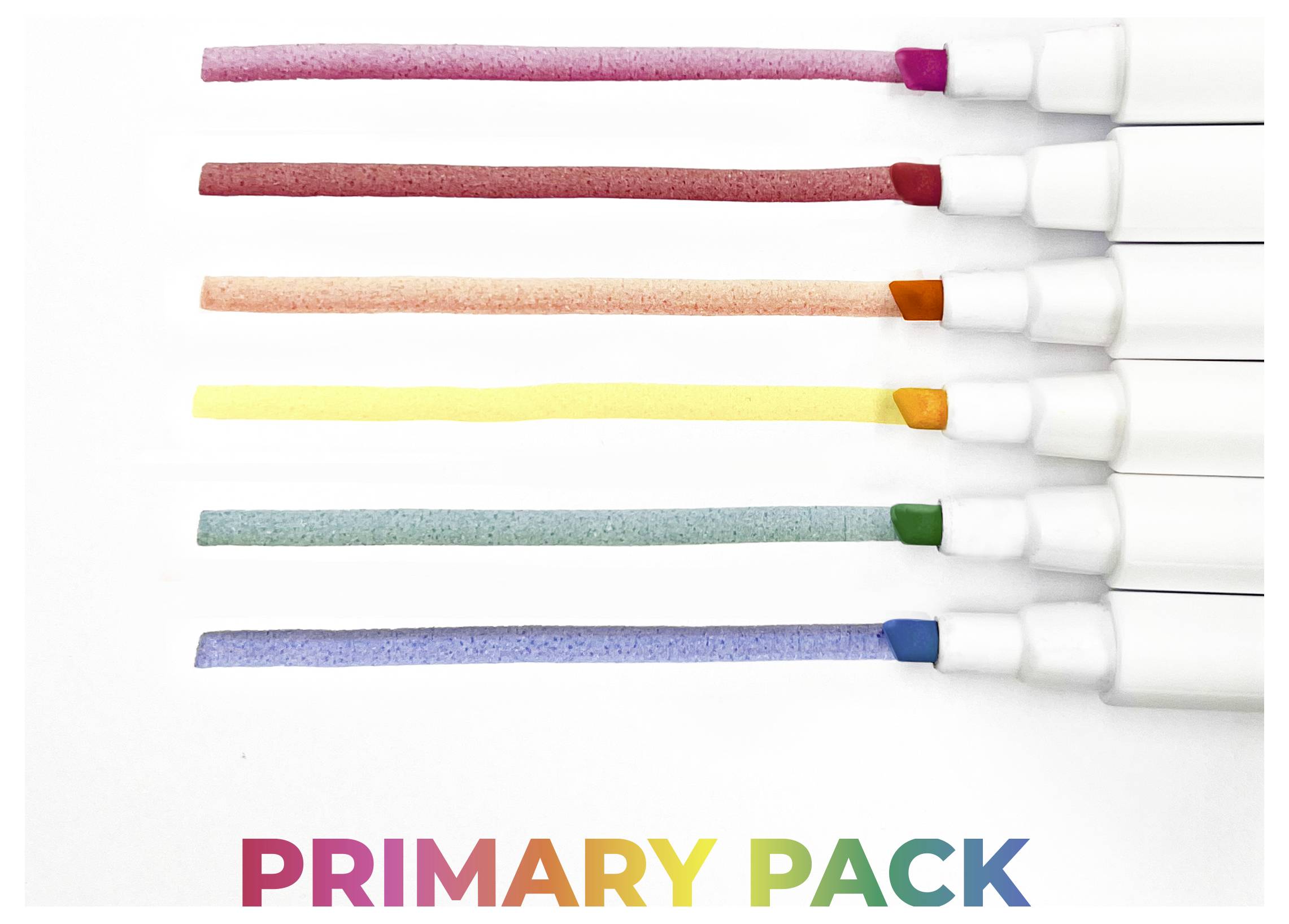 Sechs bunte Marker auf weißer Oberfläche, jeder zeichnet eine Linie: rot, orange, gelb, grün, blau und lila. Der Text darunter lautet „PRIMARY PACK