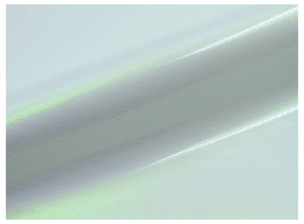 Nahaufnahme eines rechtwinkligen elektrischen Steckers mit einem schwarzen Kabel, mit rundem Metallende und mehreren Stiftsockeln.