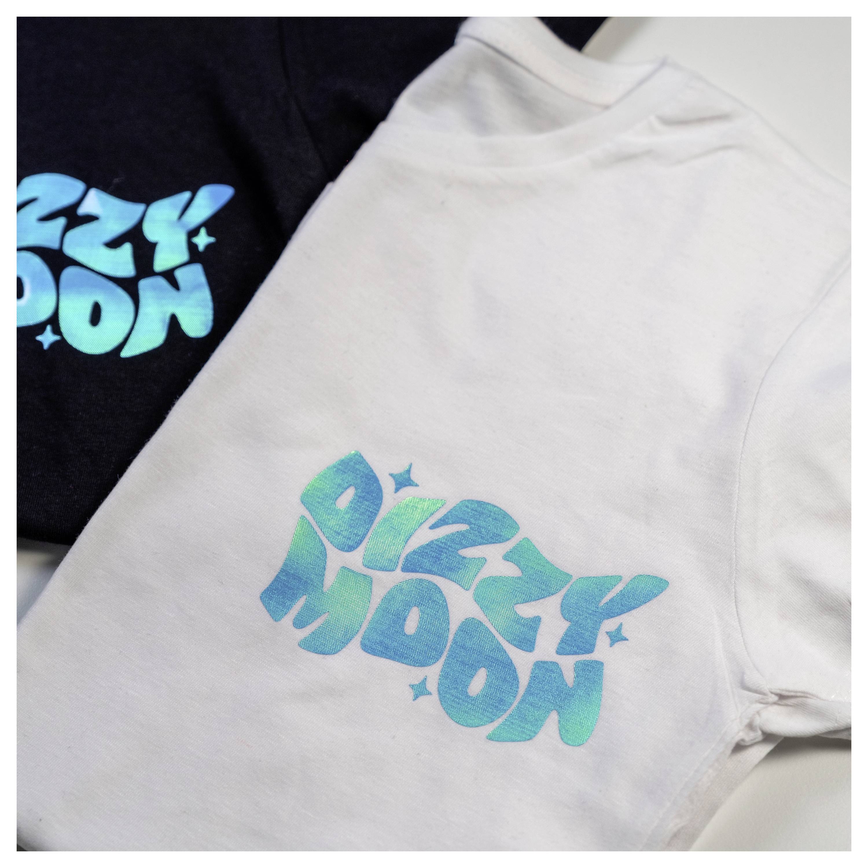 Zwei T-Shirts mit dem Text „Dizzy Moon