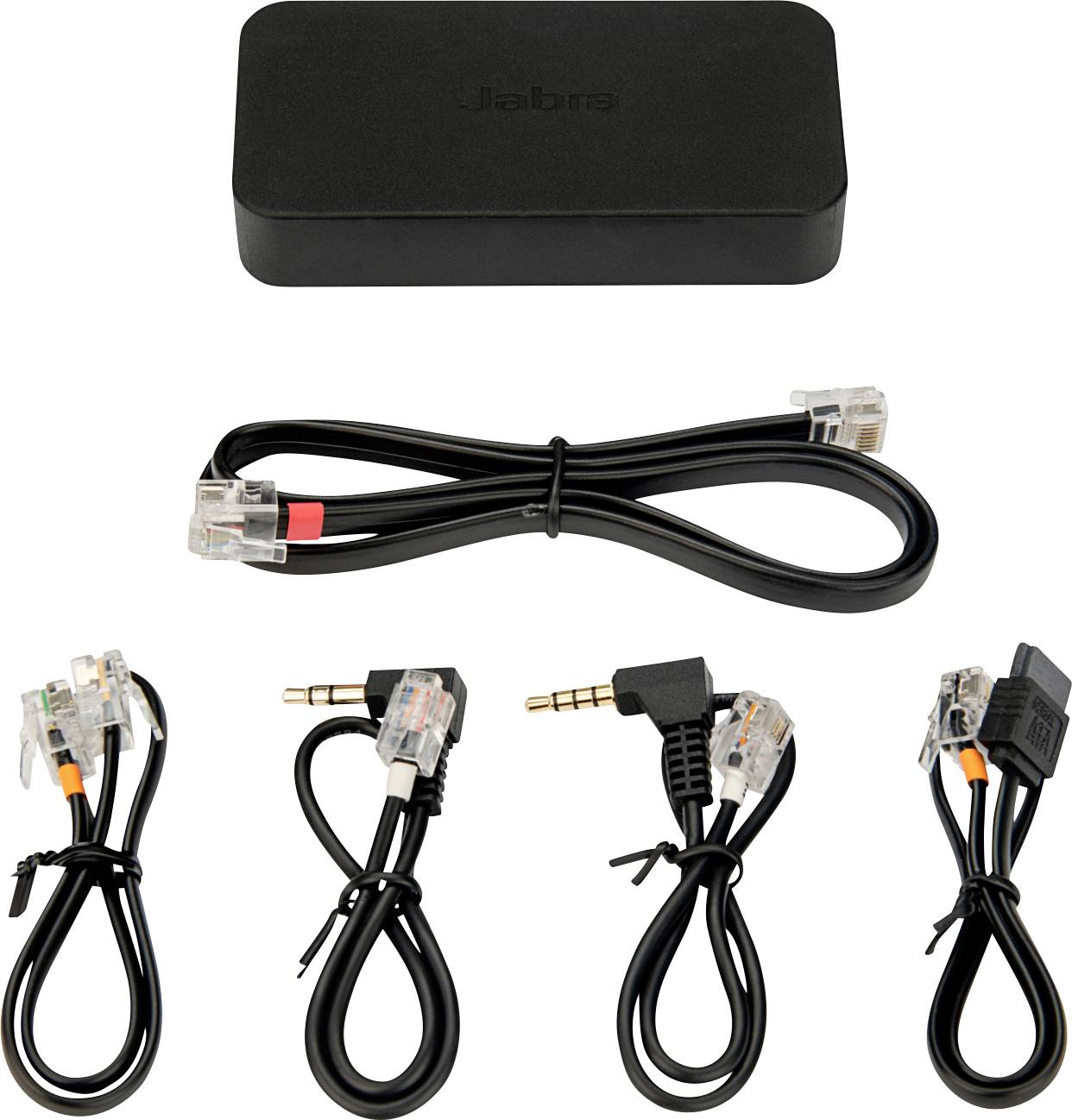 Eine schwarze Jabra-Adapterschachtel mit fünf verschiedenen Kabeln mit verschiedenen Anschlüssen, darunter RJ-9 und 3,5-mm-Audiobuchsen.
