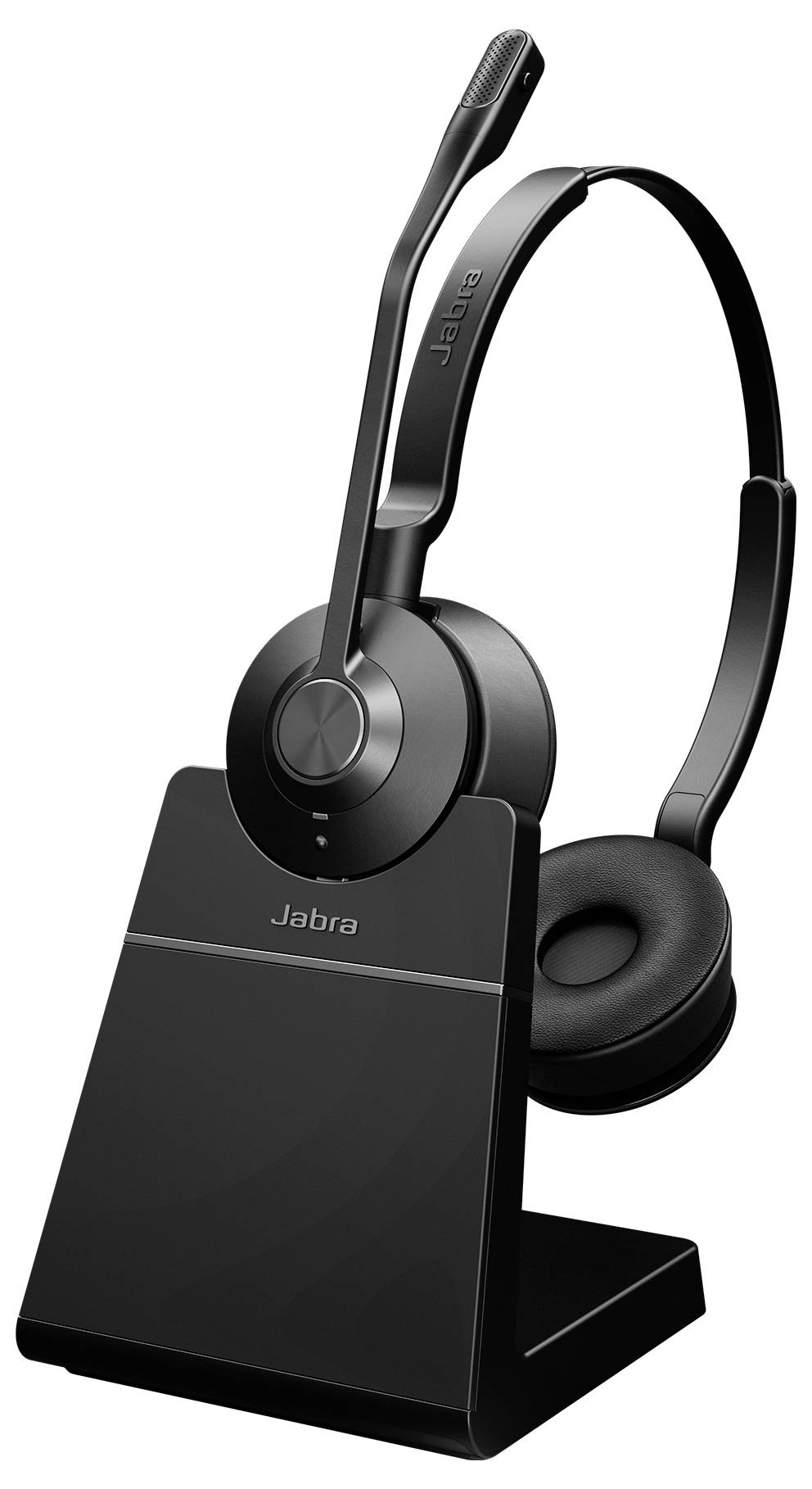 Ein Smartphone mit einer transparenten Schutzhülle und drei Kameraobjektiven auf der Rückseite, das über ein Kabel mit einer Ladestation verbunden ist.