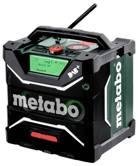 Ein tragbares schwarz-grünes Metabo-Radio mit digitalem Display, Lautsprechergittern und Griff. Das Display zeigt 