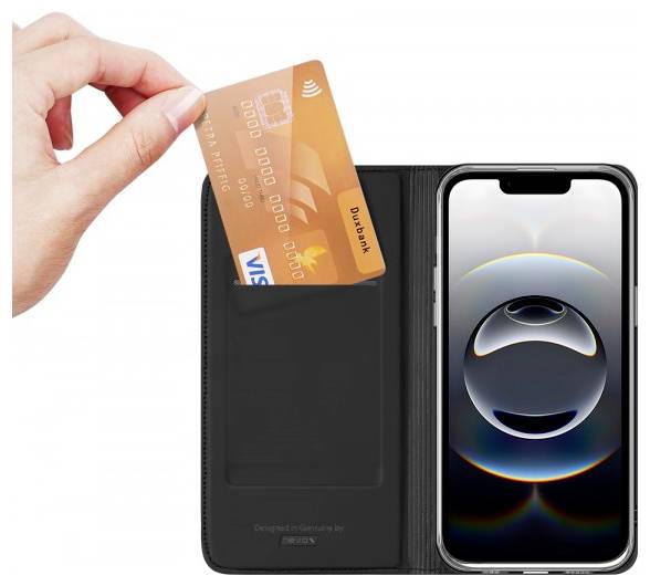Eine Hand führt eine Kreditkarte in eine Smartphone-Brieftaschenhülle ein, wobei auf der rechten Seite ein offener Telefonbildschirm zu sehen ist.