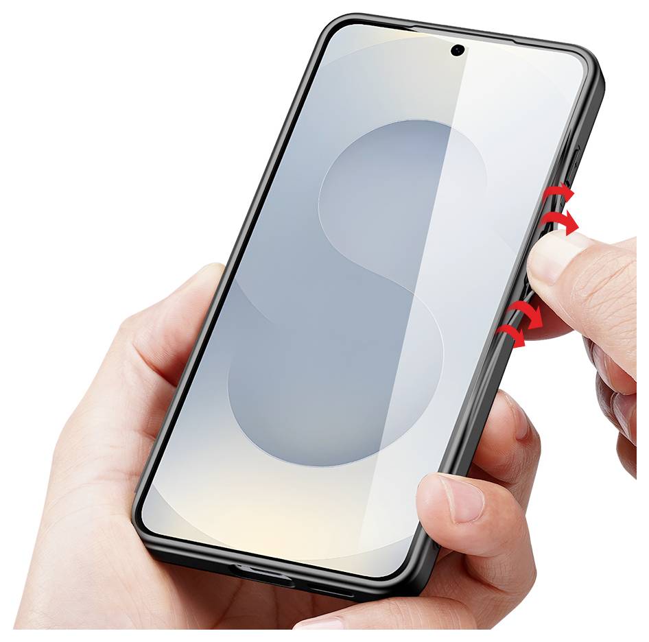 Hände installieren einen Displayschutzfilm auf einem Smartphone und richten eine transparente Folie über dem Bildschirm aus.