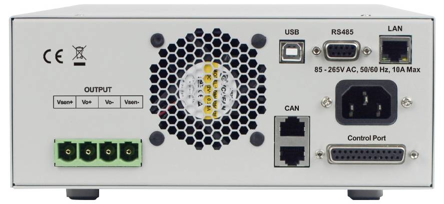 Frontansicht einer Stromversorgungseinheit mit Ausgangsklemmen, Kühlventilator und gekennzeichneten Kommunikations-/Steuerports USB, RS485, LAN, CAN und Control Port.