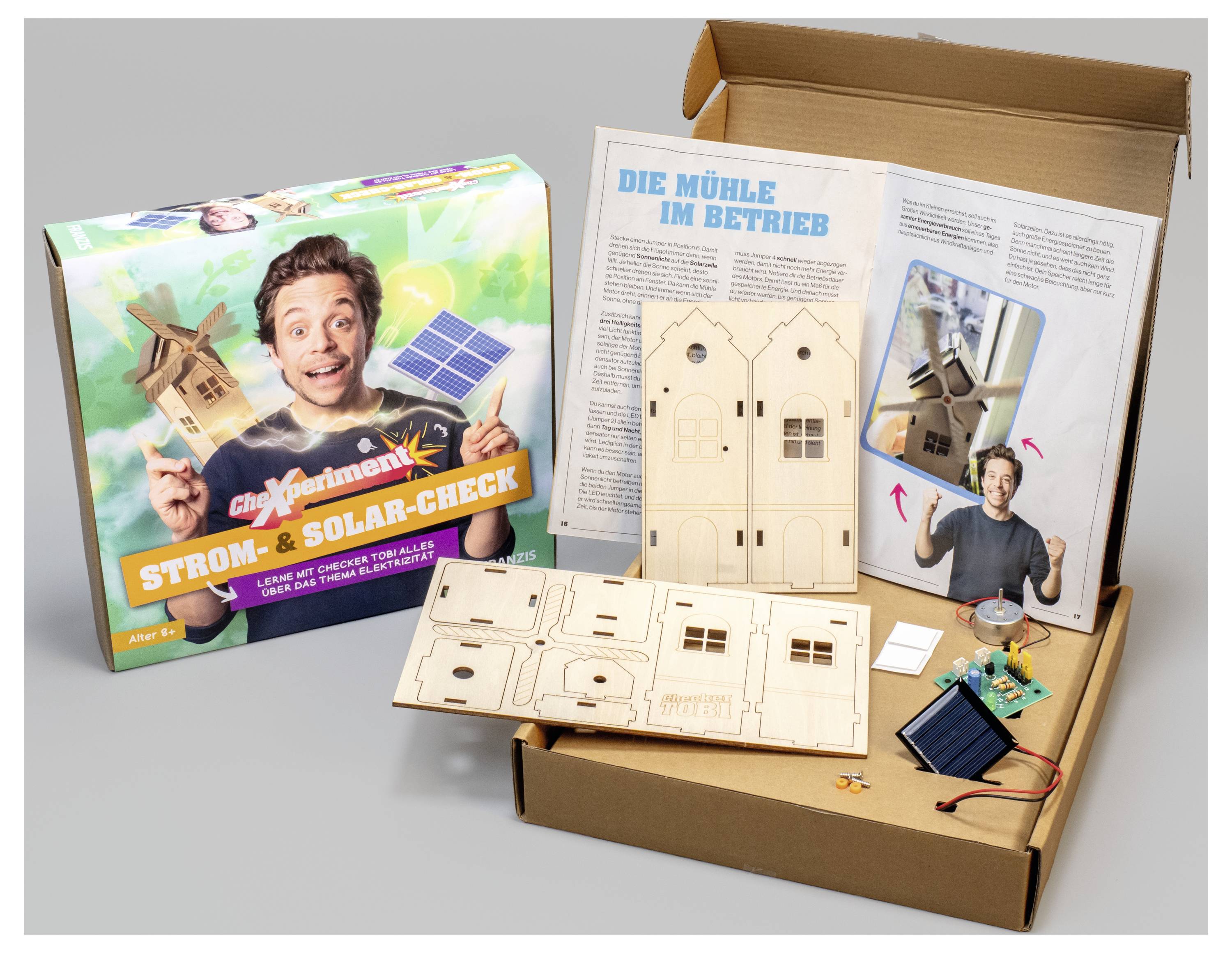 Spiralgebundener blauer Notizbucheinband mit stilisiertem Kartendesign mit „BERLIN