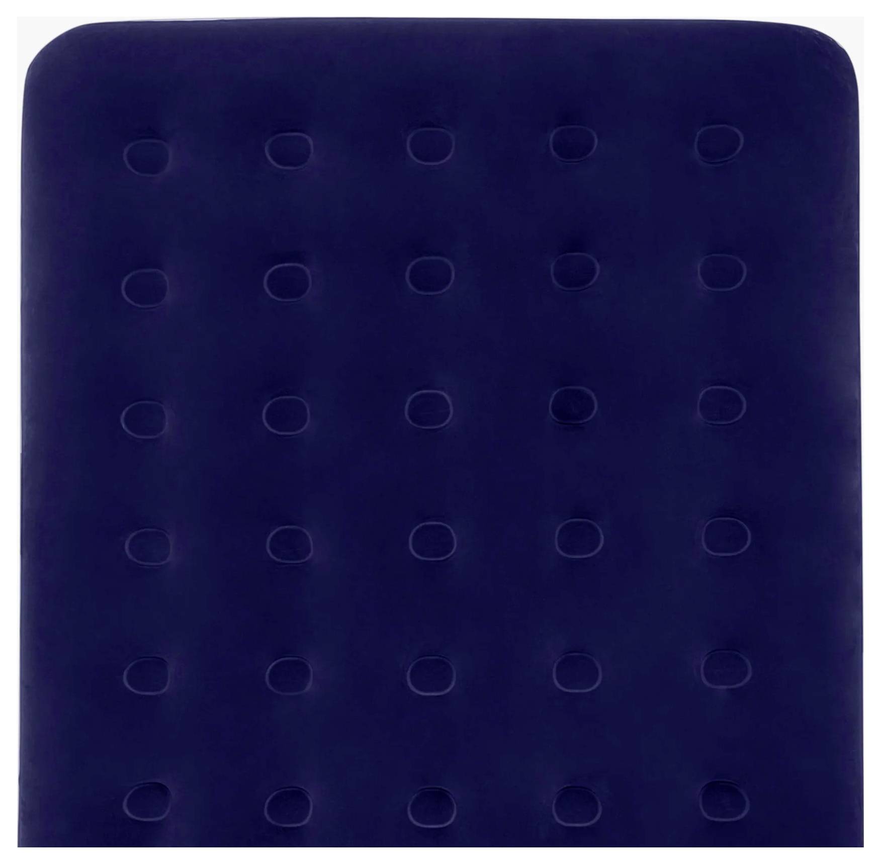 Eine blaue Luftmatratze mit gesteppter Oberfläche, die ein Gitter von gleichmäßig verteilten Dellen aufweist.