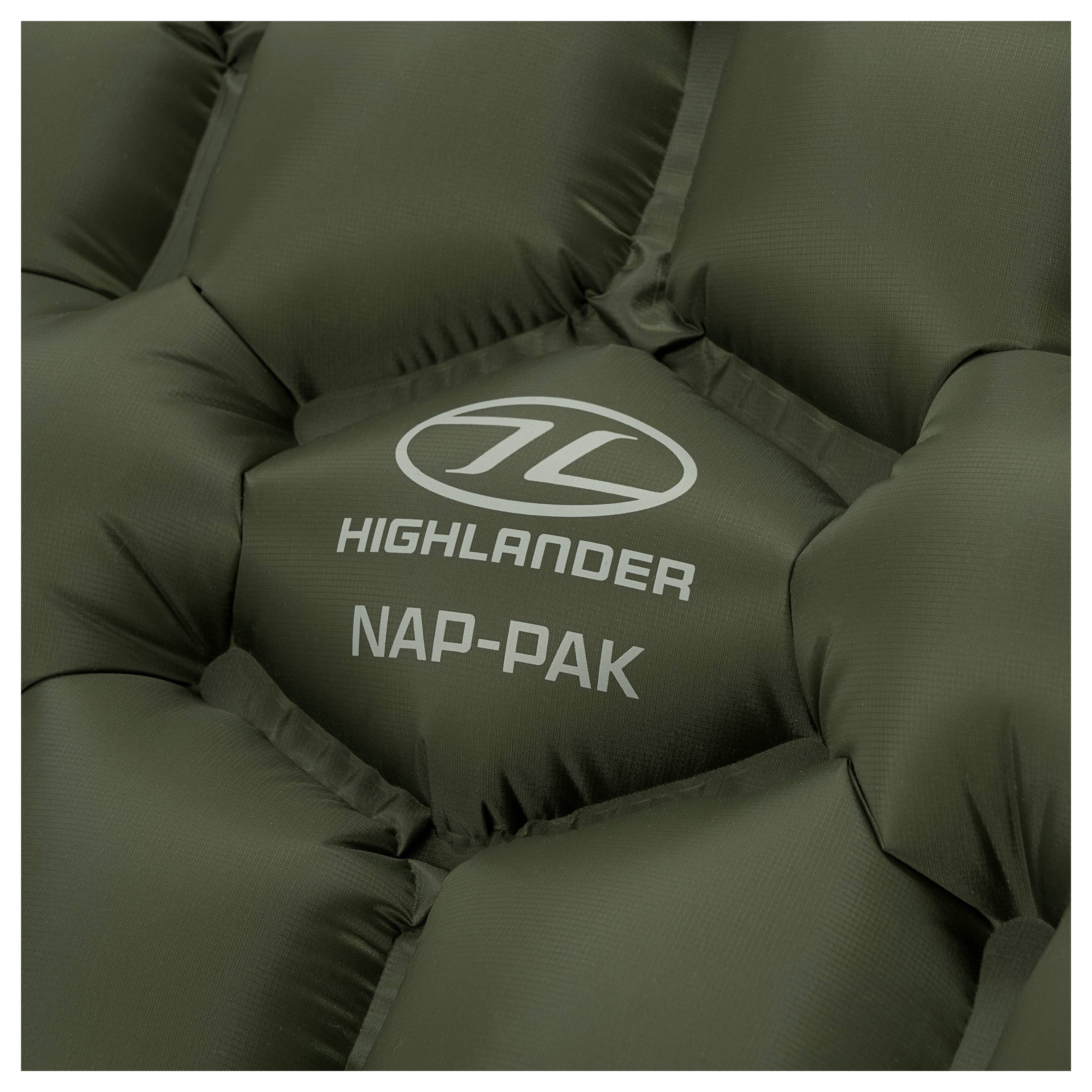 Nahaufnahme einer blauen Polsterfläche mit Knopflöchern und Knöpfen, die ein strukturiertes Muster erzeugen.