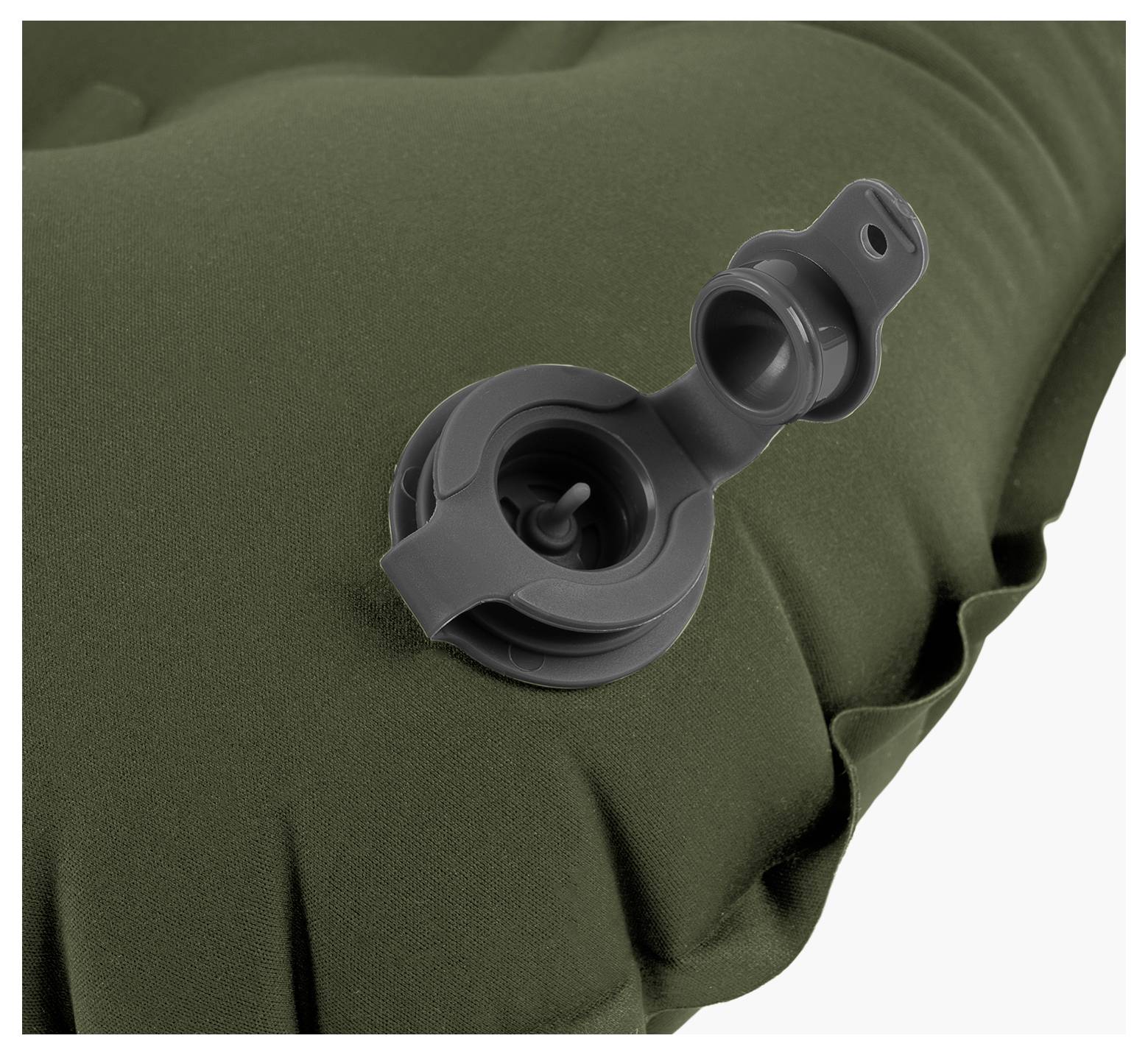 Eine grüne aufblasbare Oberfläche mit einem schwarzen offenen Luftventil, das oben positioniert ist und zum Aufblasen bereit ist.