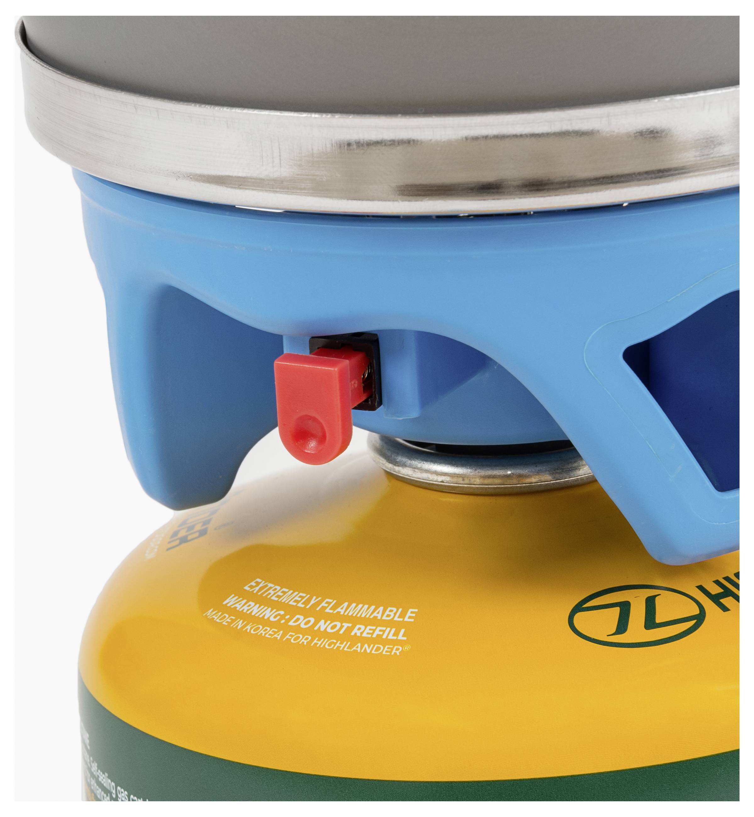 Ein weißer, quadratischer Lüftungsventilator mit Gitter und Befestigungsmaterial, von einem Winkel betrachtet.