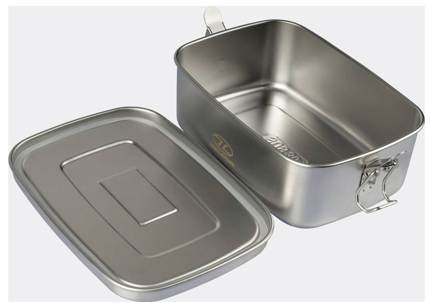 Eine Edelstahlbox mit Deckel, die auf einer Seite über einen Verschluss verfügt. Der Deckel ist abgenommen und liegt neben der Box.