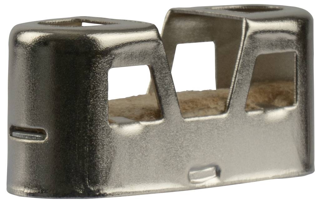 Ein metallischer Gegenstand mit rechteckigen Öffnungen und einer flachen Basis. Es scheint sich um eine Schutzmetallhülle oder eine Halterung zu handeln.