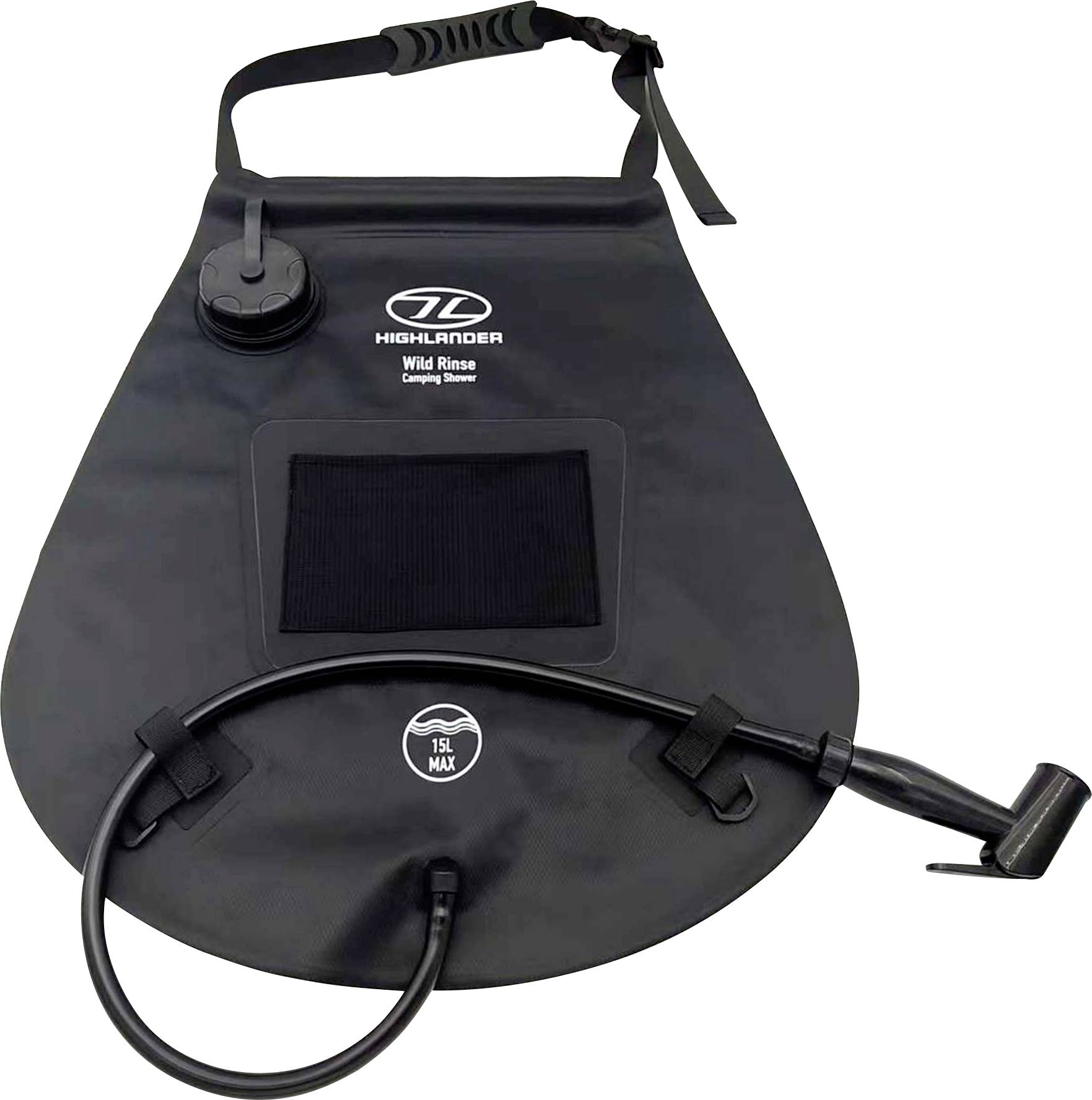 Eine schwarze zusammenklappbare Campingduschentasche mit Düse, Schlauch und Aufhängeband, mit der Aufschrift 'Highlander Wild Rinse Camping Shower'.