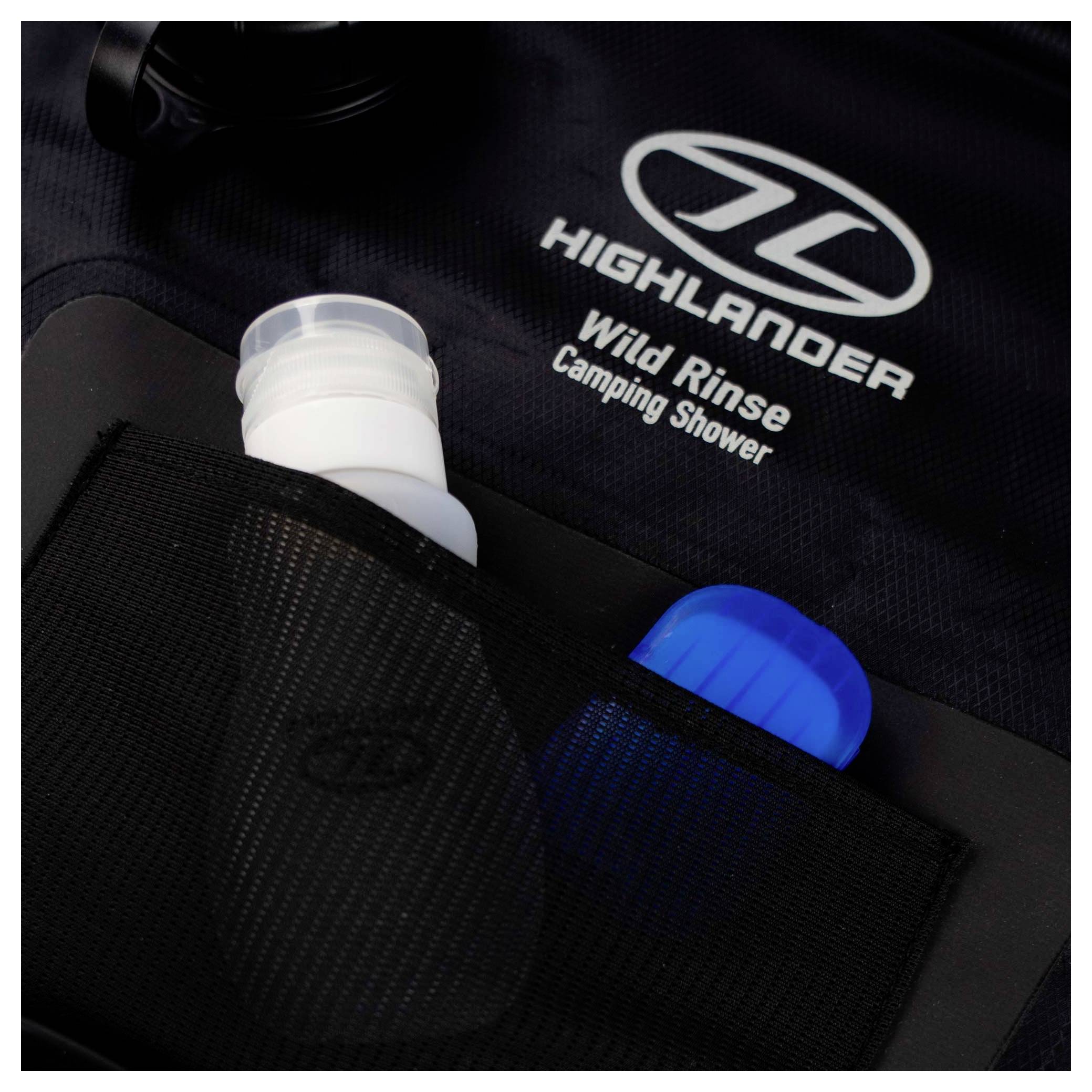 Eine Campingdusche mit der Bezeichnung „Highlander Wild Rinse