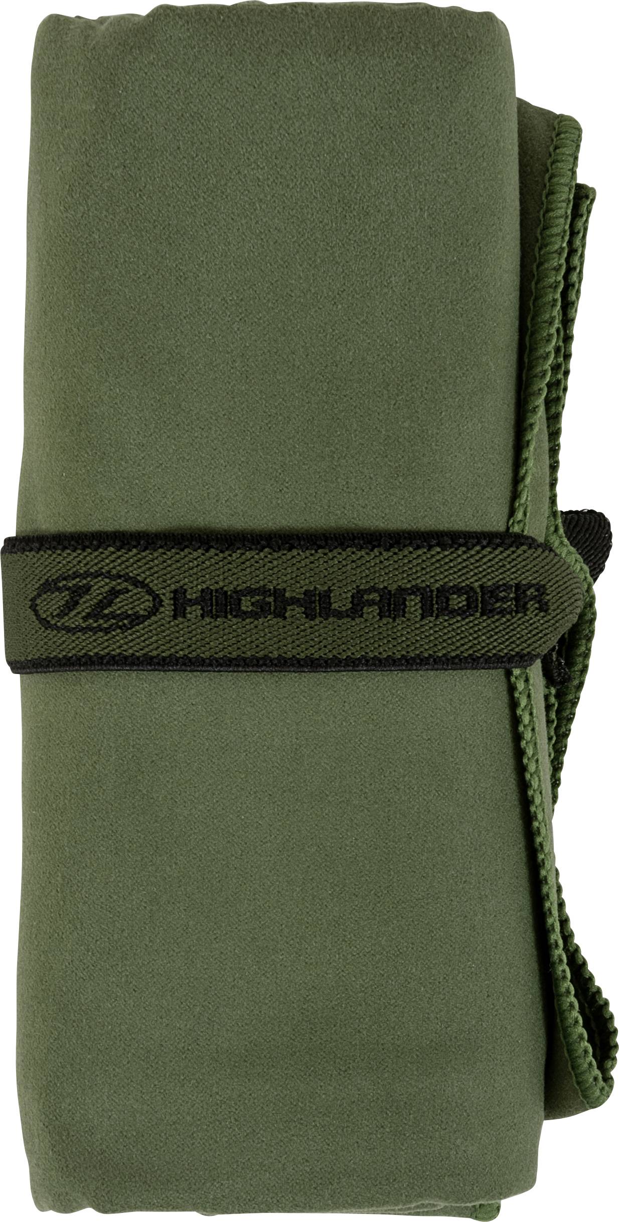 Ein grünes, aufgerolltes Mikrofaser-Reisehandtuch, das mit einem schwarzen Riemen gesichert ist und die Marke 