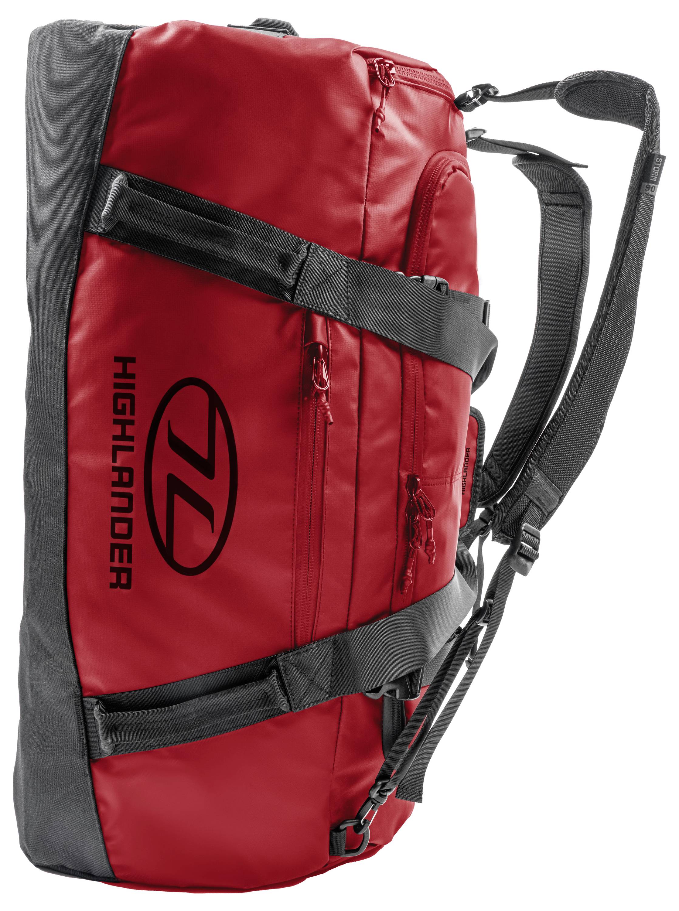 Eine rote Reisetasche der Marke 'Highlander' mit schwarzen Riemen und mehreren Fächern, entworfen für Reisen oder Sportgebrauch.