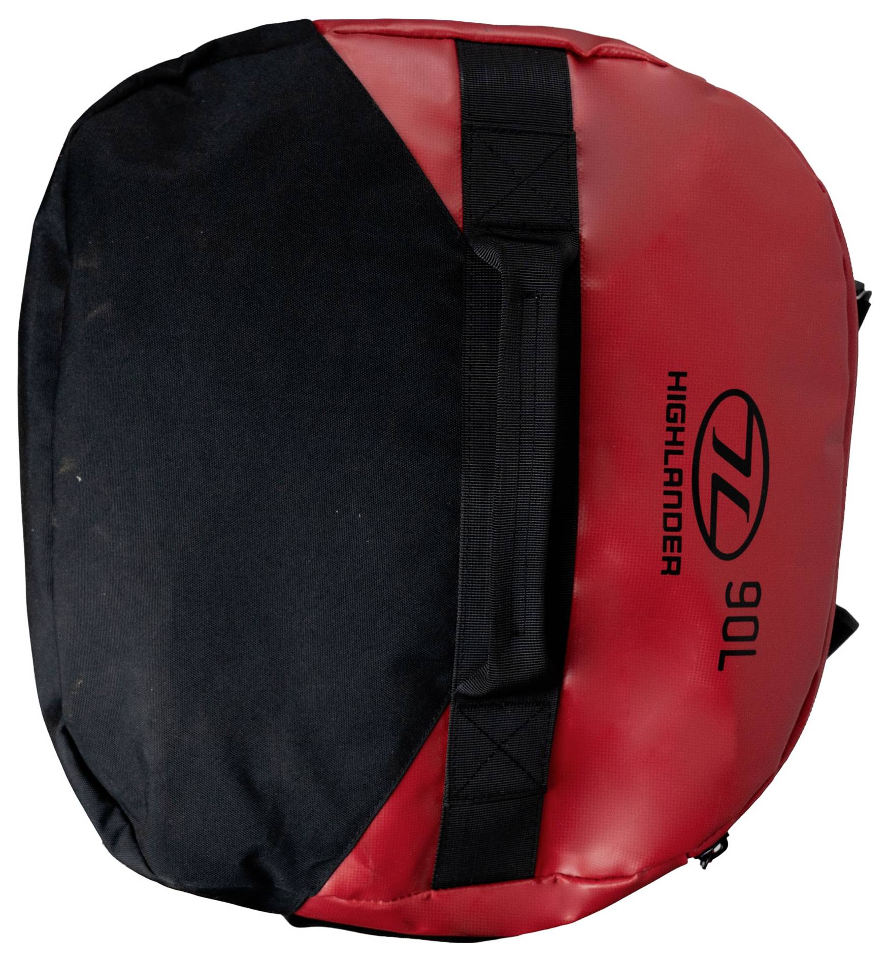 Eine große rot-schwarze Reisetasche mit der Marke „Highlander