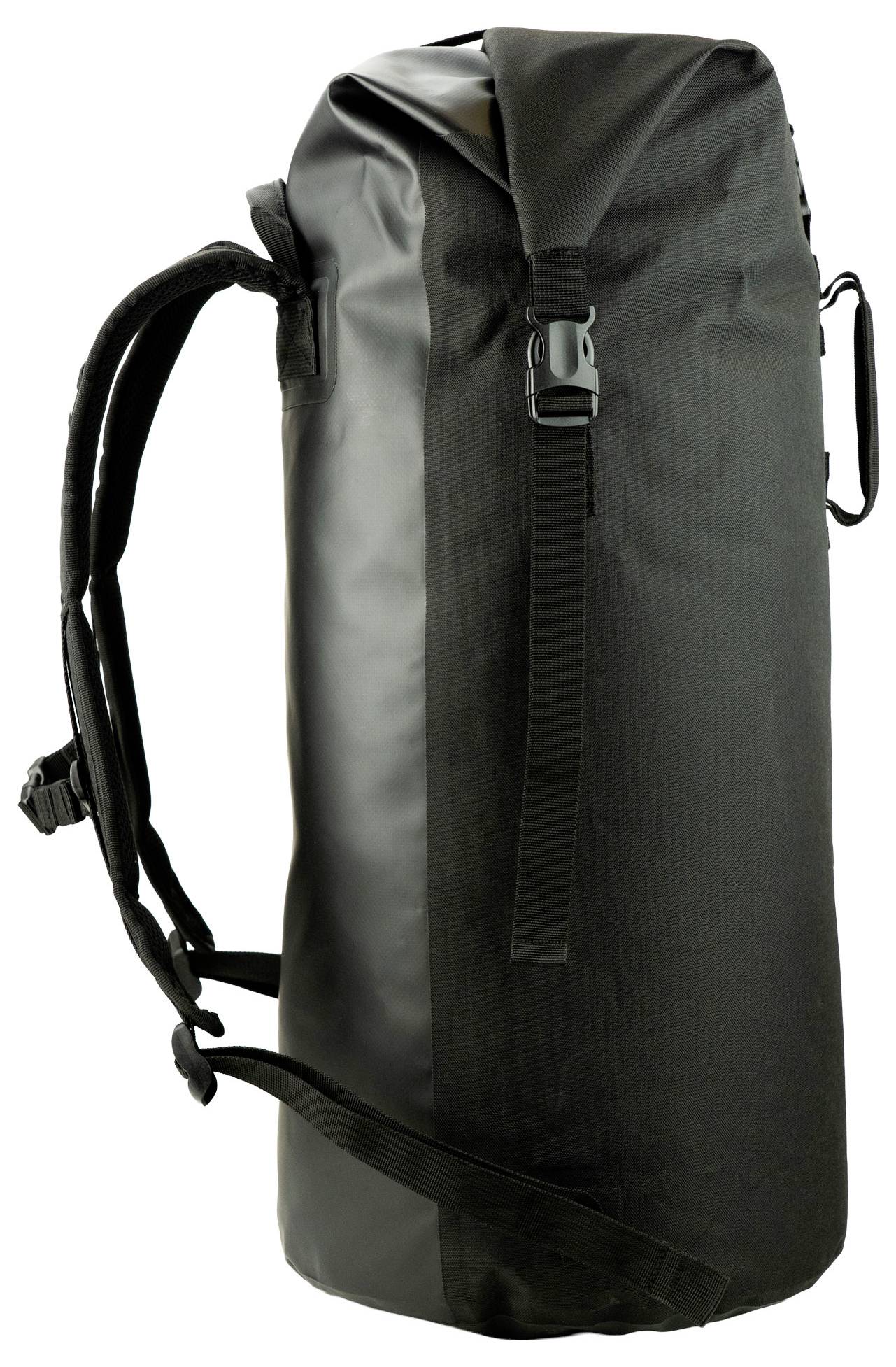 Ein großer, schwarzer, zylindrischer Rucksack mit verstellbaren Schultergurten und Seitenschnallen.