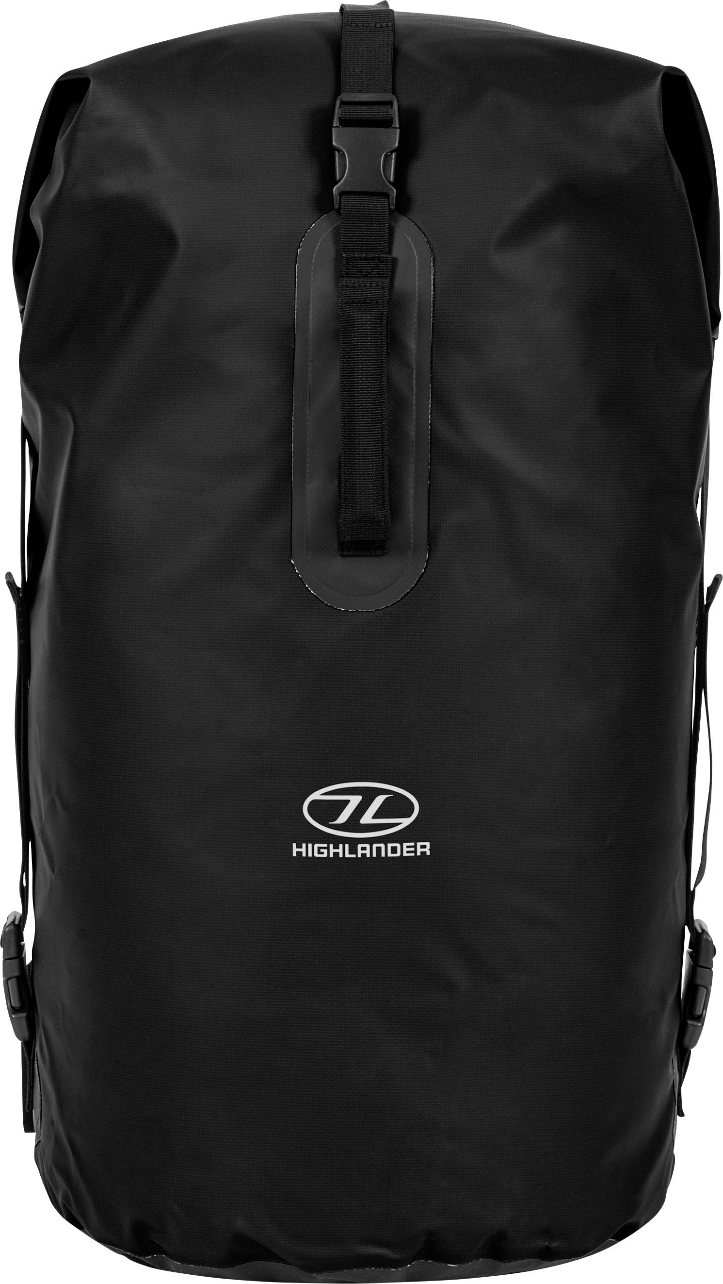 Ein schwarzer wasserdichter Rucksack mit Rollverschluss und einem kleinen Logo in der Nähe des Bodens mit dem Markennamen 