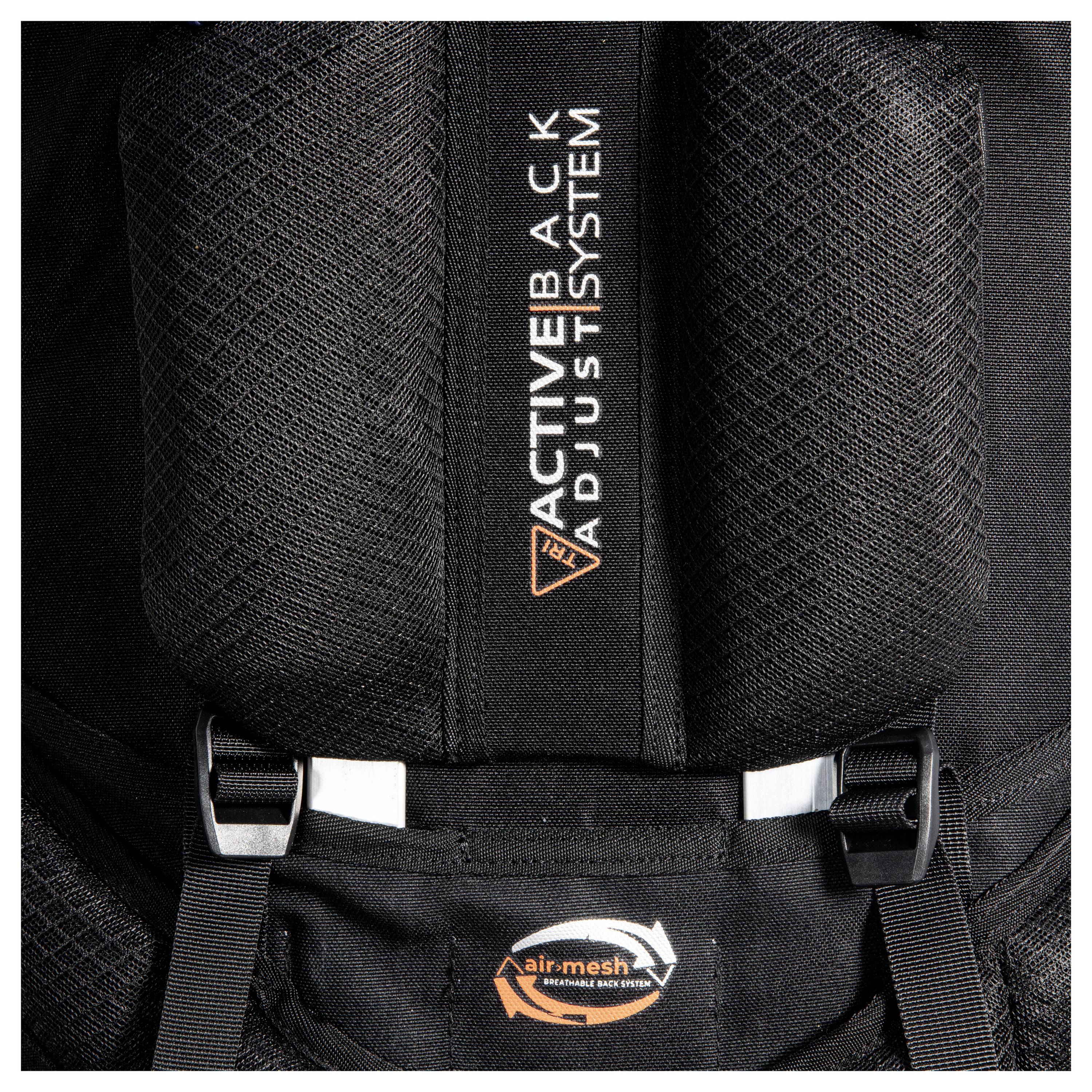 Ein schwarzer Rucksack mit der Aufschrift „ACTIVE BACK ADJUST SYSTEM