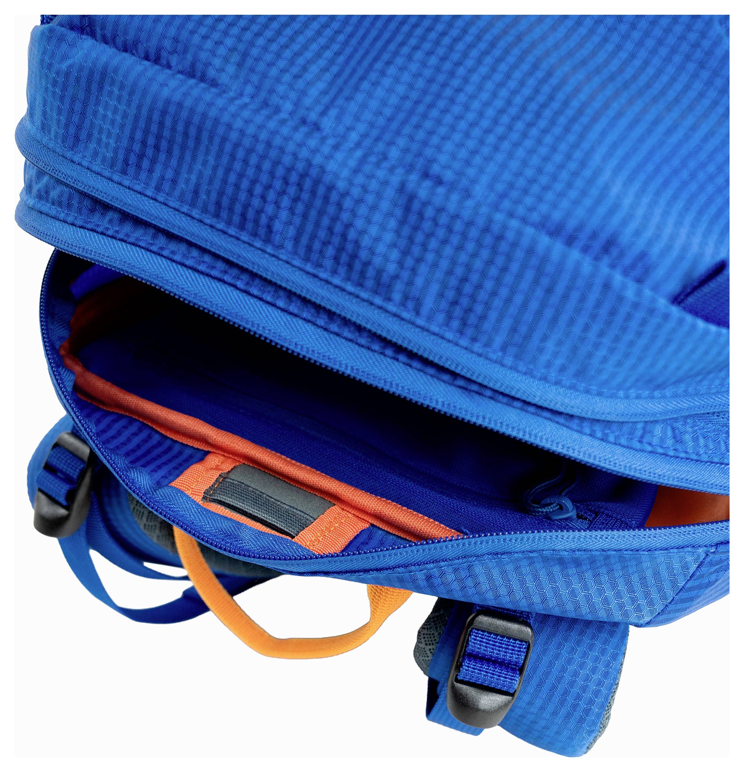 Offener blauer Rucksack mit sichtbarem orangefarbenem Inneren und schwarzen Schnallen.