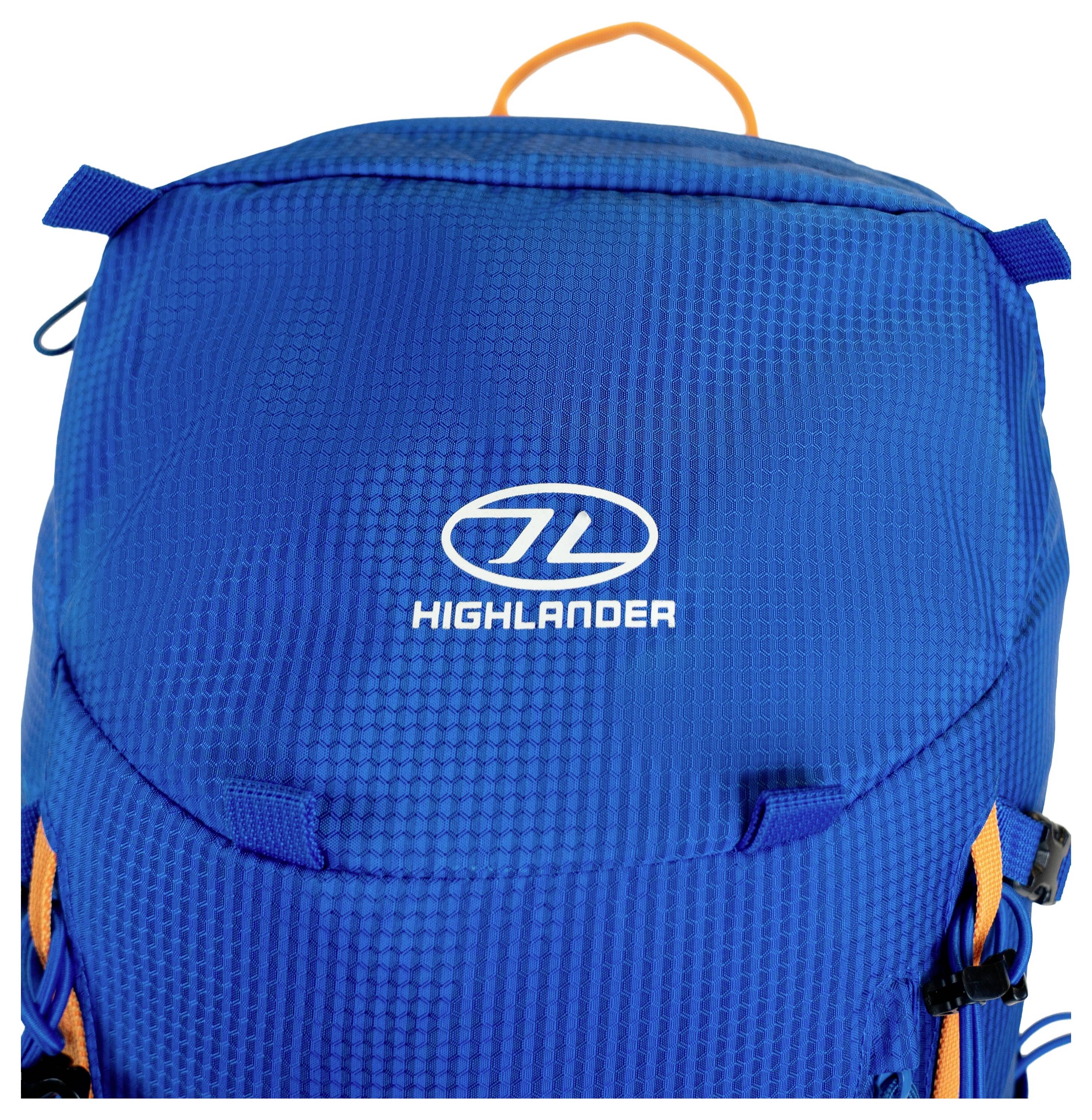 'Ein schwarzer Doppelstecker-Stromadapter mit einem Etikett mit der Aufschrift „GREEN & FAIR