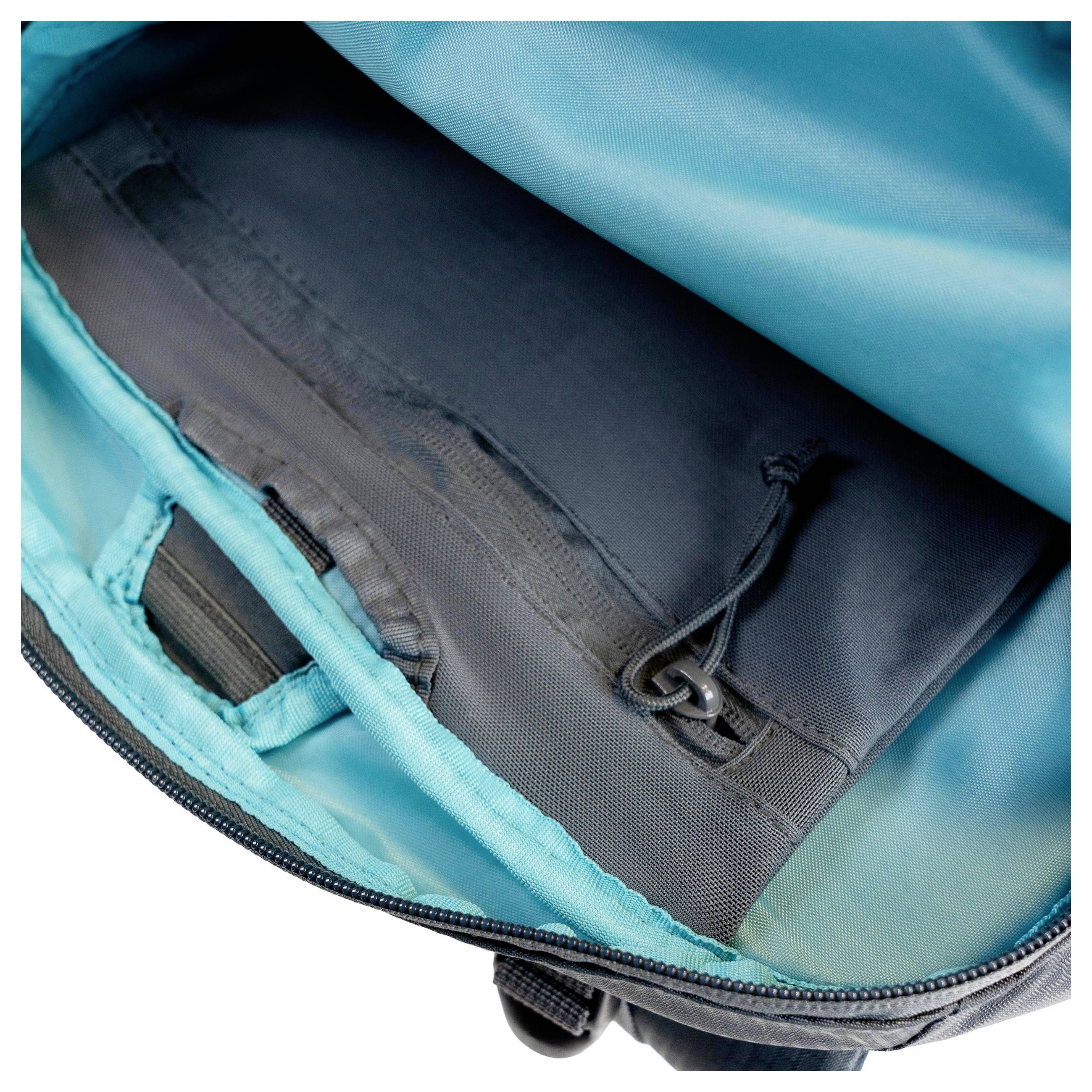 Eine weiße, quadratische Elektrosteckdose mit drei runden Löchern, die zum Anschließen von Geräten ausgelegt ist.